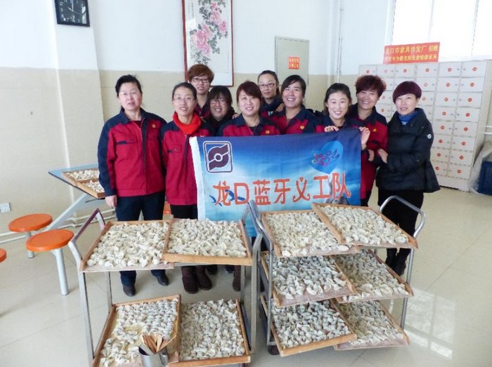 重陽節去敬老院為老人包餃子 重陽節去敬老院為老人包餃子